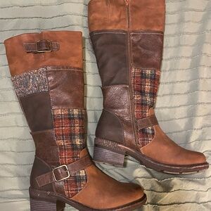Brown Plaid Muk Luks Women's Boots-8.5